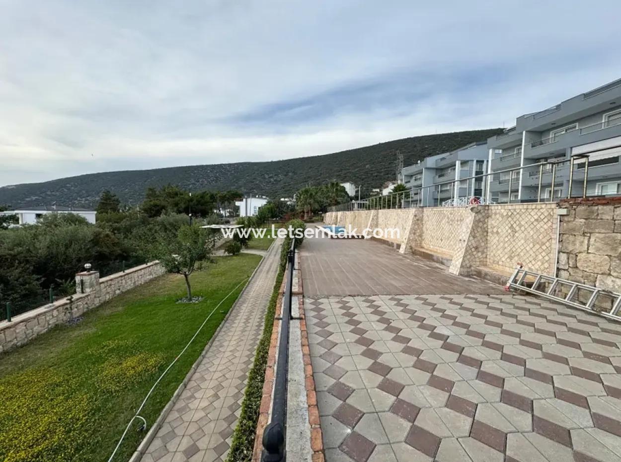 2 1 In Akbuk, Meer- Und Bergblick