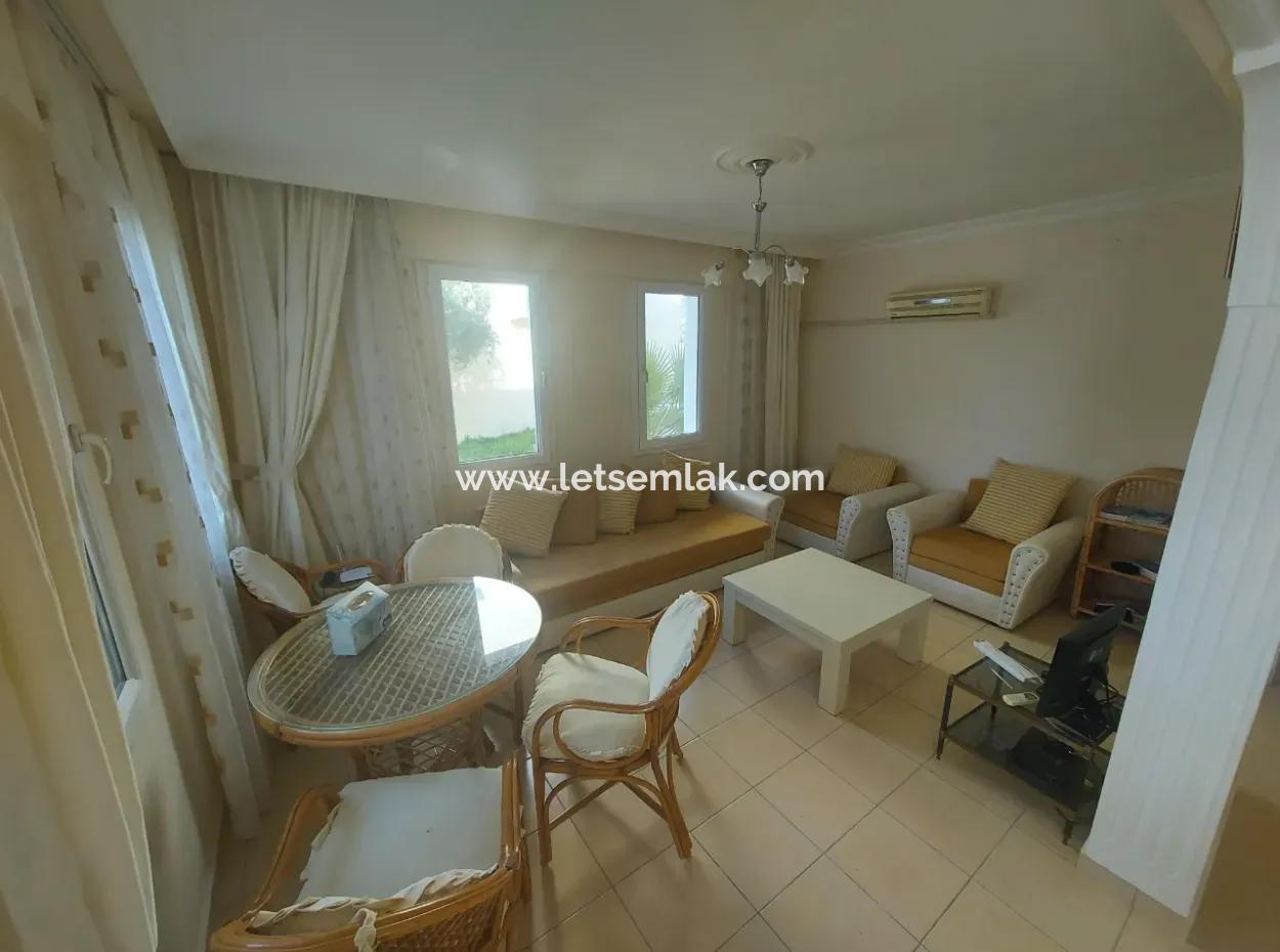 2 1 Erdgeschoss In Einem Schwimmbad In Akbük