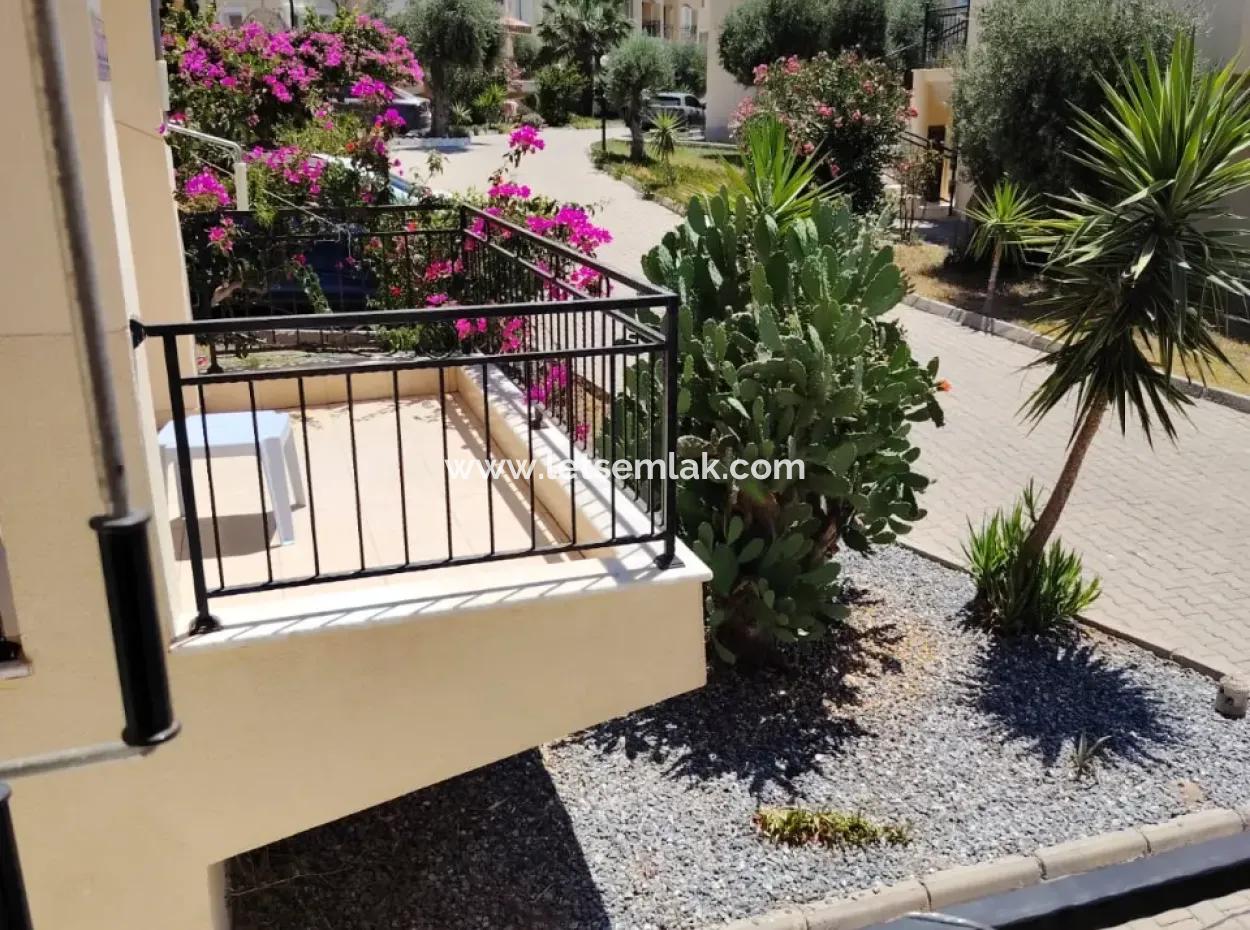 2 1 Erdgeschoss Auf Einem Schwimmbeckengelände In Akbük