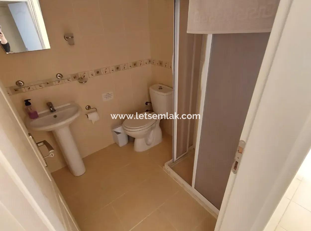 2 1 Erdgeschoss In Einem Schwimmbad In Akbük