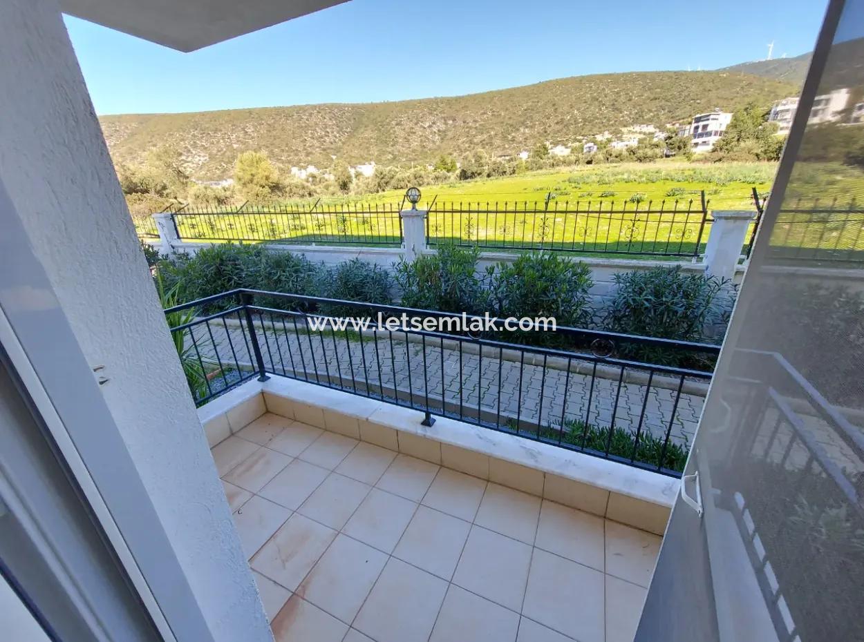 2 1 Erdgeschoss In Einem Schwimmbad In Akbük