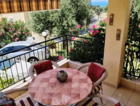 2 1 Erdgeschoss Auf Einem Schwimmbeckengelände In Akbük