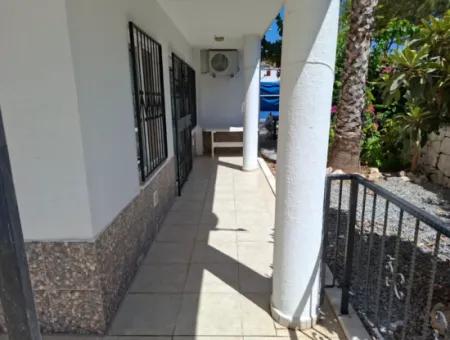 2 1 Didim Auf Einem Gelände Mit Einem Pool In Altinkum, Zum American College