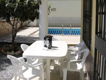 2 1 Didim Auf Einem Gelände Mit Einem Pool In Altinkum, Zum American College