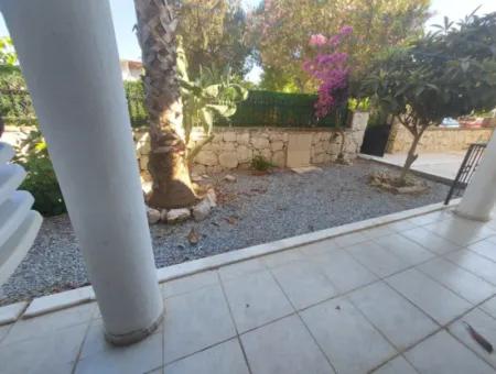 2 1 Didim Auf Einem Gelände Mit Einem Pool In Altinkum, Zum American College