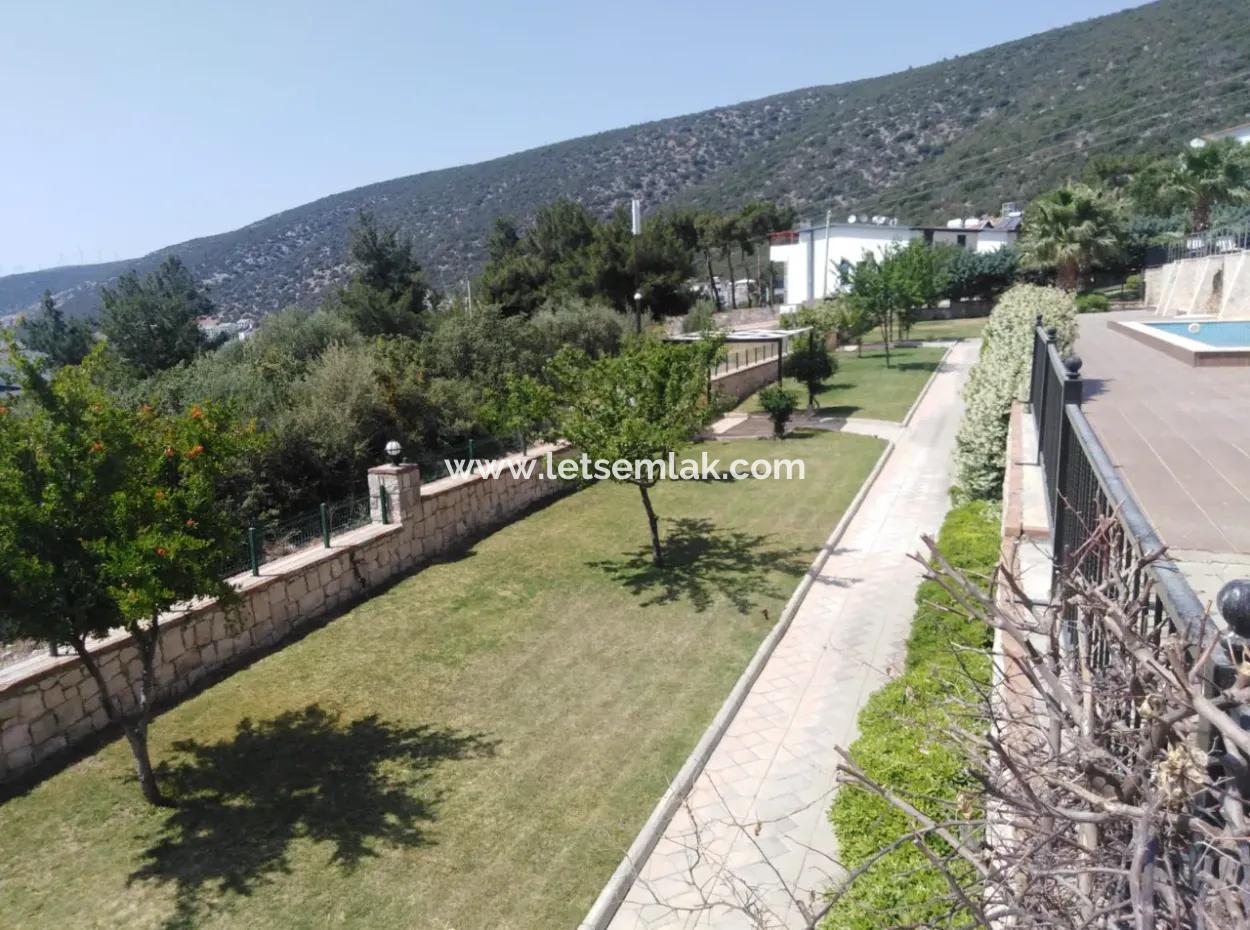 Akbük'te 2+1, Deniz Ve Dağ Manzarası