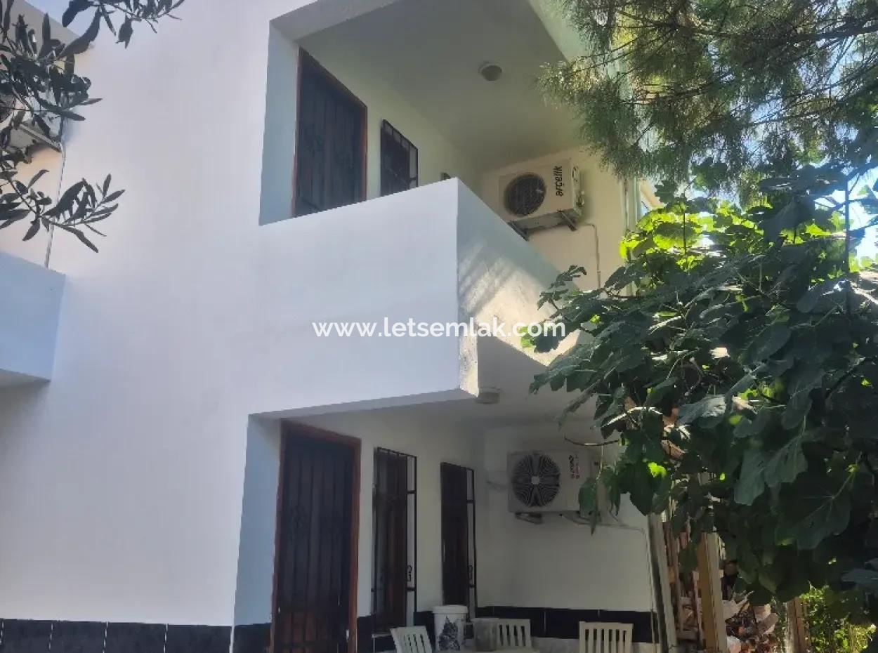 Akbük'te Satılık Bir Site İçinde Tripleks Villa.