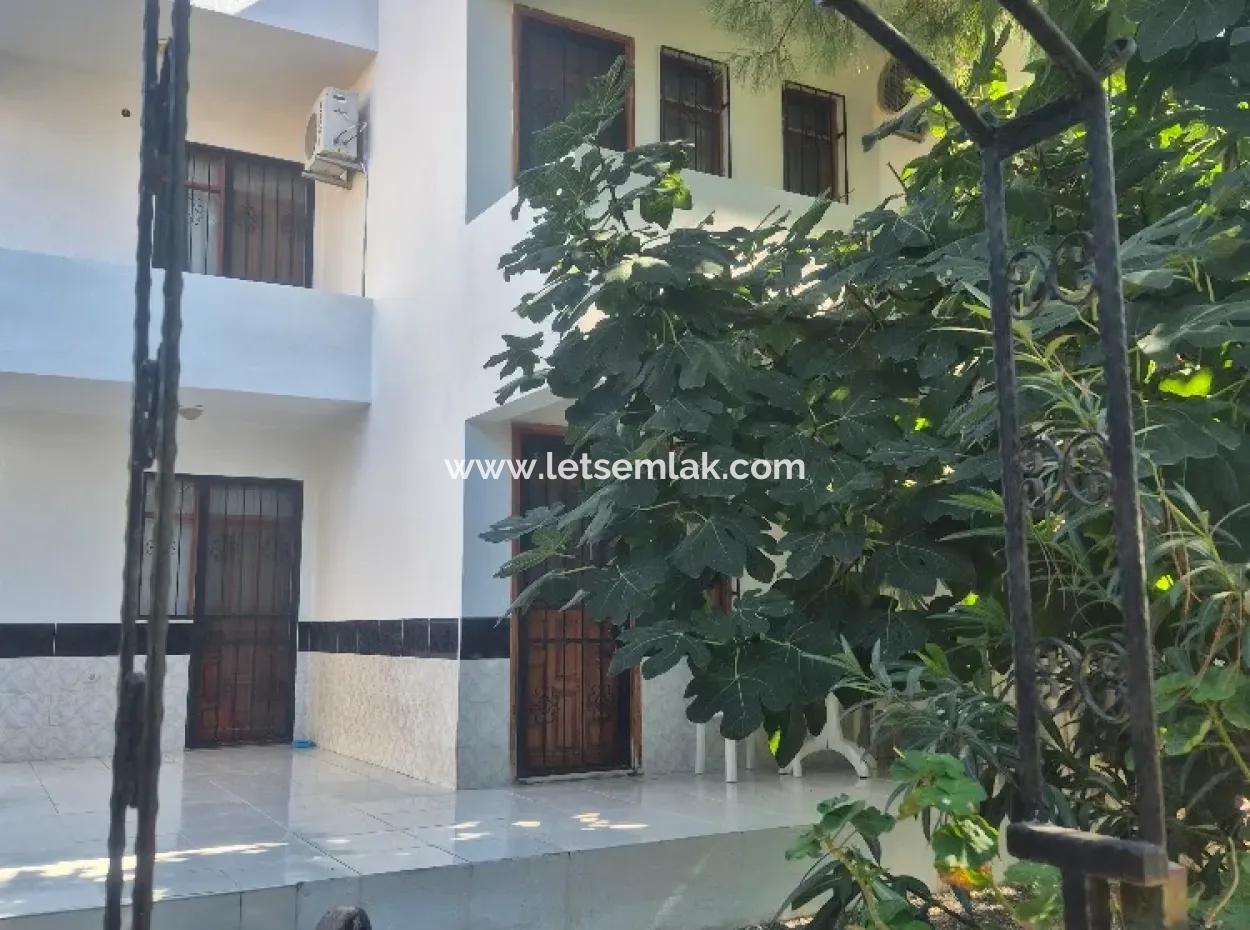 Akbük'te Satılık Bir Site İçinde Tripleks Villa.