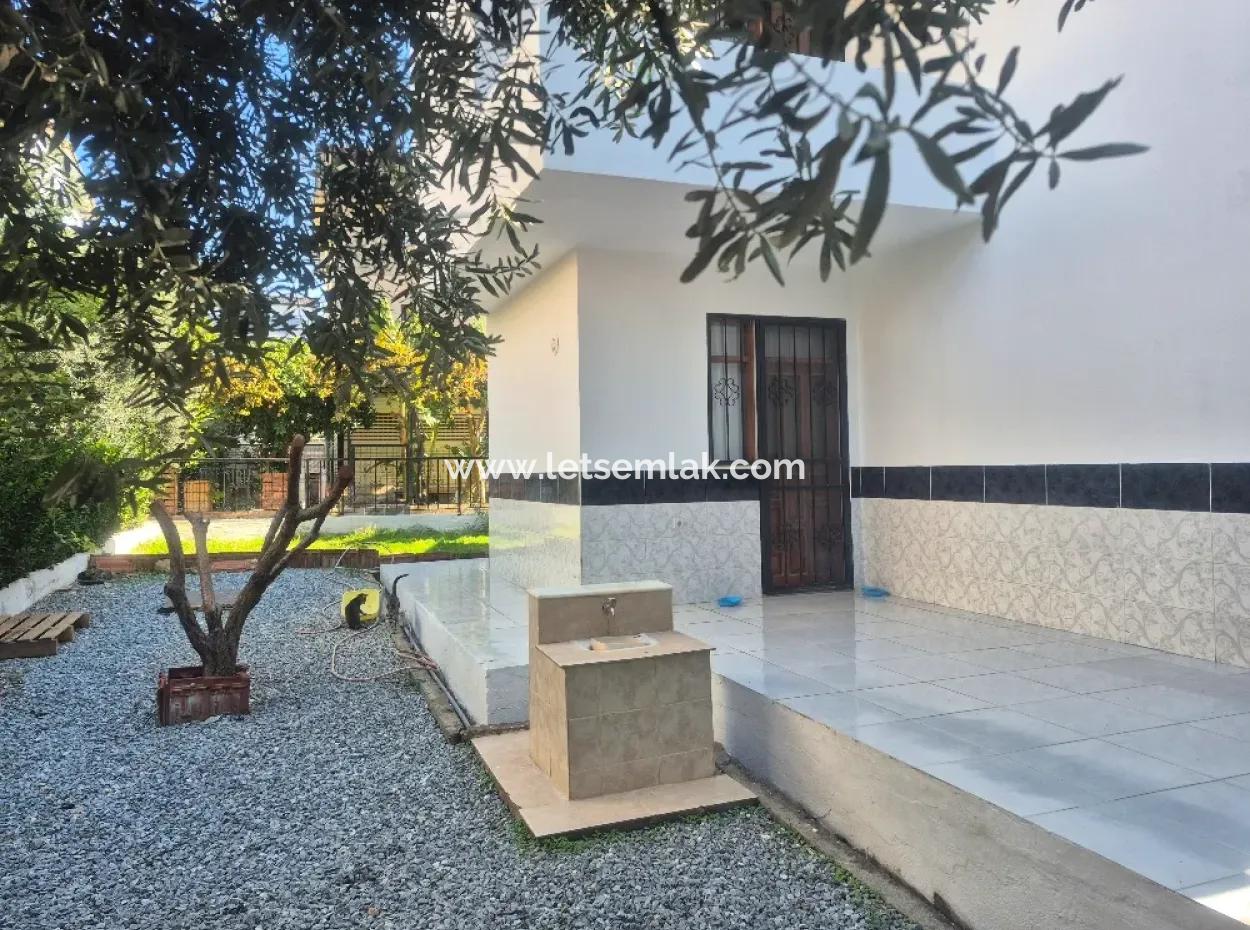 Akbük'te Satılık Bir Site İçinde Tripleks Villa.