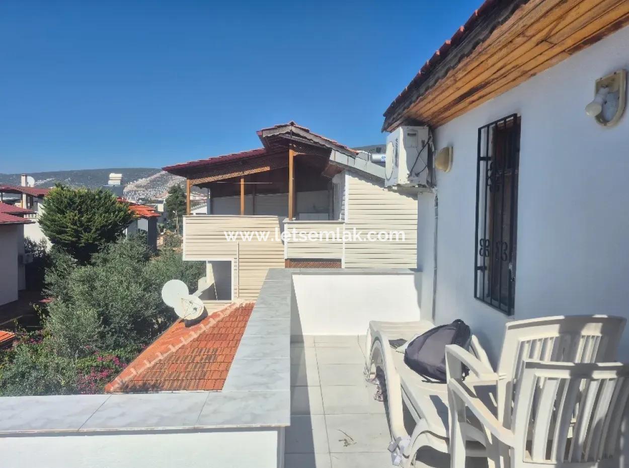 Akbük'te Satılık Bir Site İçinde Tripleks Villa.