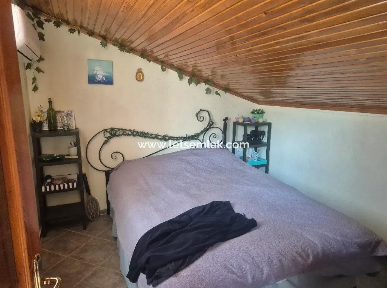 Akbük'te Satılık Bir Site İçinde Tripleks Villa.