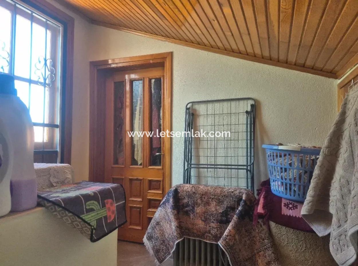 Akbük'te Satılık Bir Site İçinde Tripleks Villa.