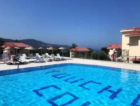 Akbük'te Havuzlu Sitede 2+1 Zemin Kat