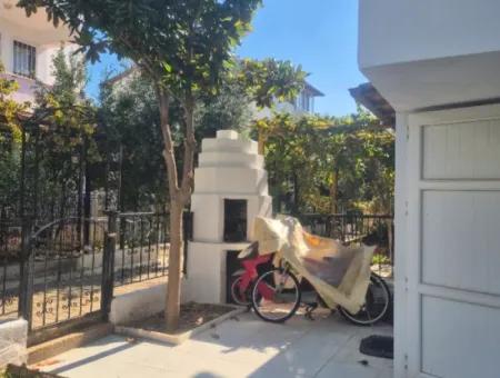 Akbük'te Satılık Bir Site İçinde Tripleks Villa.