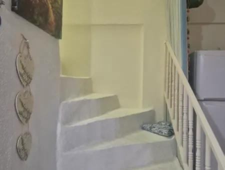 Akbük'te Satılık Bir Site İçinde Tripleks Villa.